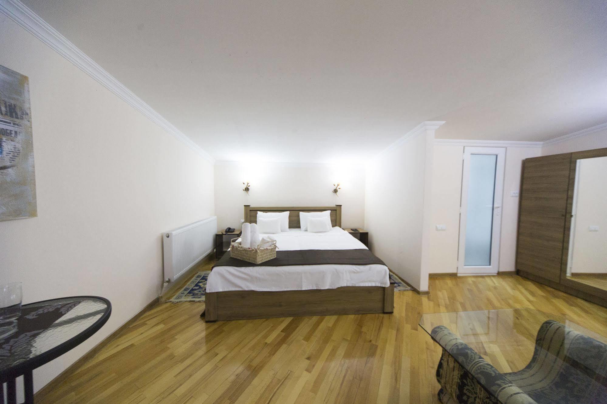 Log Inn Boutique Hotel Tbilisi Zewnętrze zdjęcie