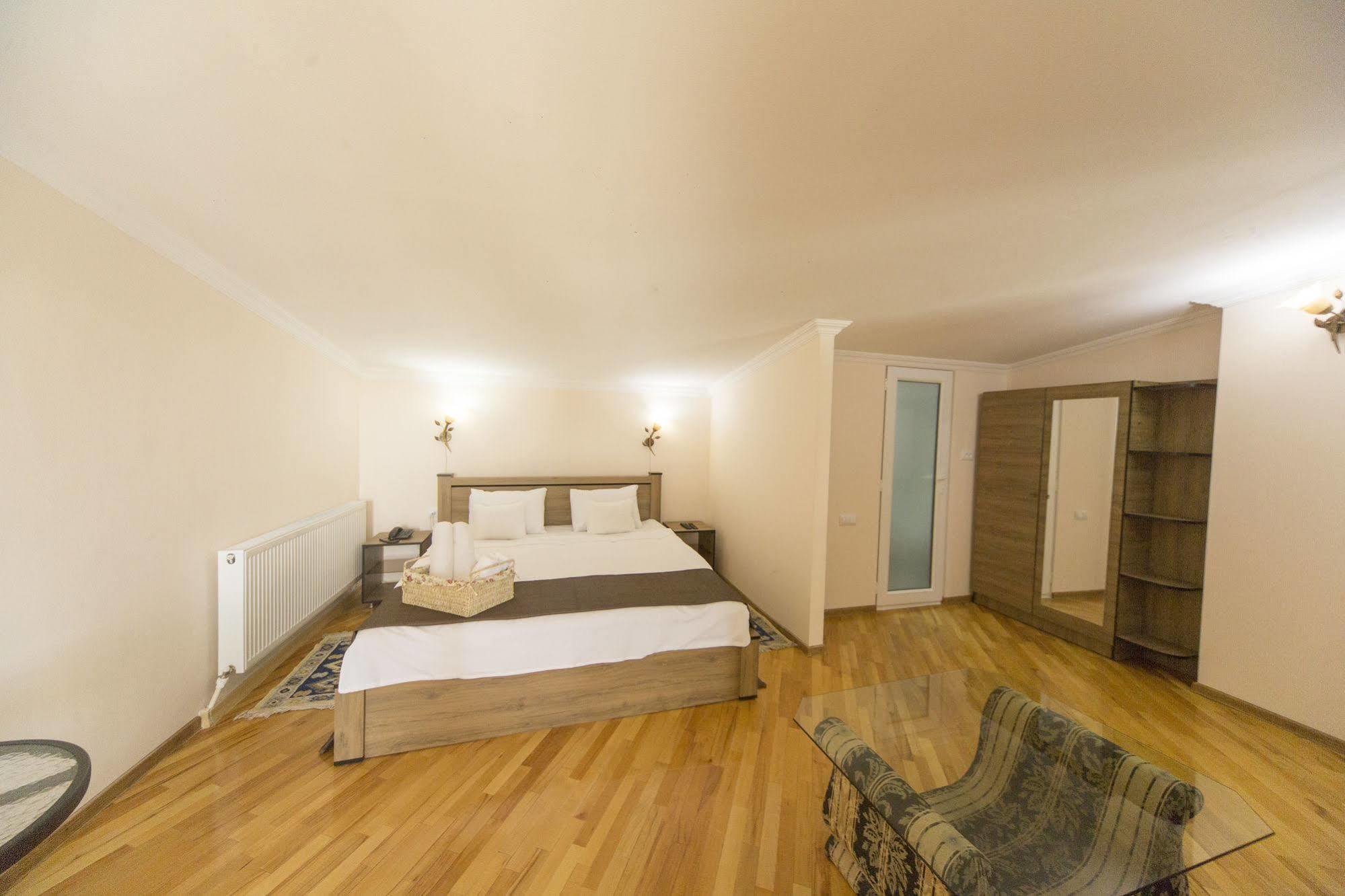 Log Inn Boutique Hotel Tbilisi Zewnętrze zdjęcie